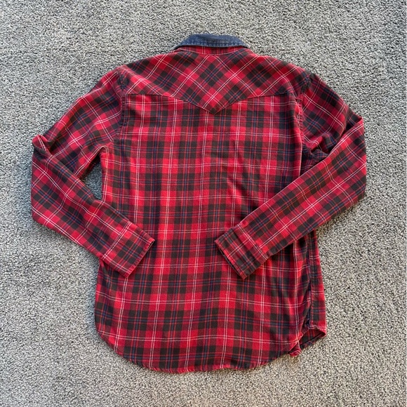 Levi’s Pearl Snap Red Plaid Denim Collar Mid-weight Long Sleeve Size Medium - Picture 3 of 9